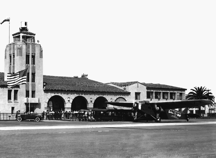 Grand Central Air Terminal 1932 Charles Lindbergh wm.jpg